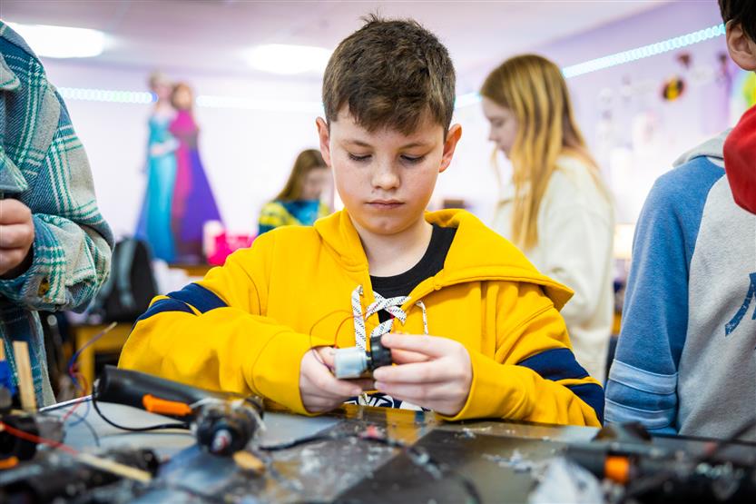 Heritage Middle students in a STEM class